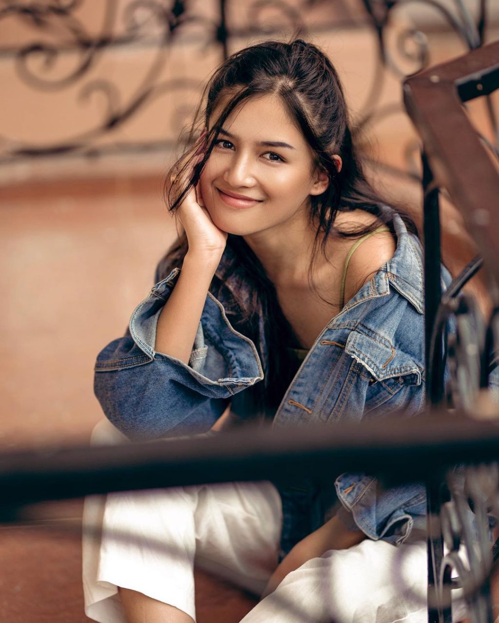 Malika Mahat | BIOGRAPHY, AGE, HEIGHT, EDUCATION, FAMILY, BOYFRIEND ...