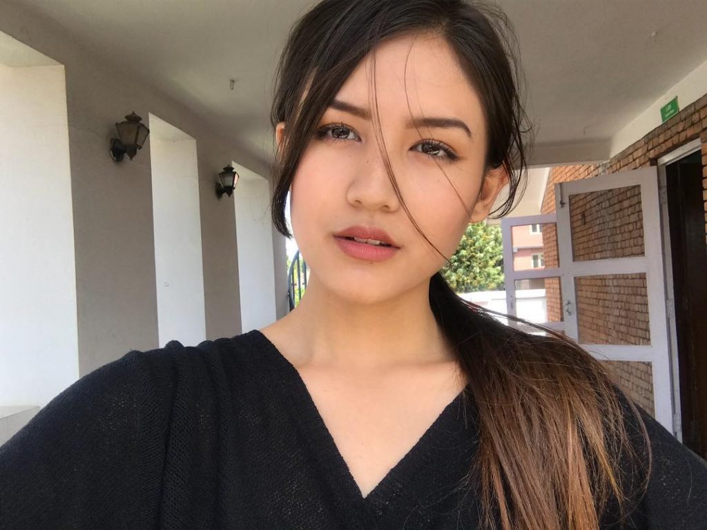 Malika Mahat | BIOGRAPHY, AGE, HEIGHT, EDUCATION, FAMILY, BOYFRIEND ...